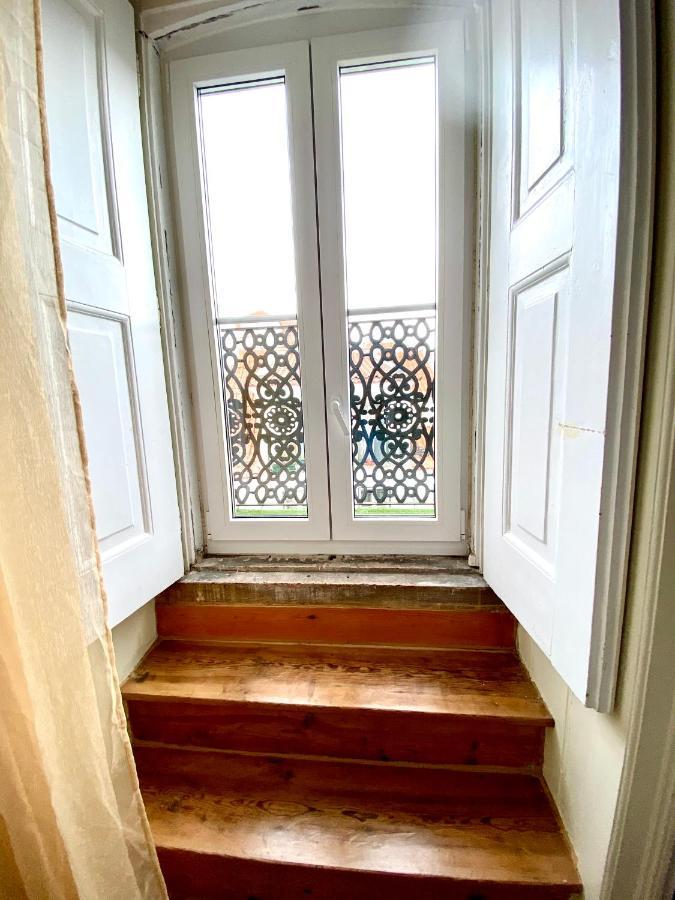 Nature Chiado 2- Cozy Little Double Room With Shared Bathroom Lisbona Esterno foto