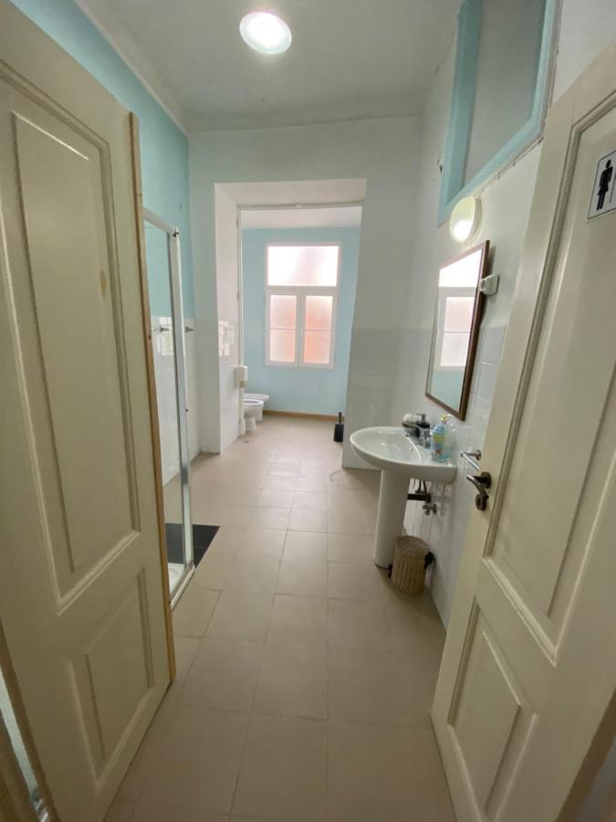 Nature Chiado 2- Cozy Little Double Room With Shared Bathroom Lisbona Esterno foto